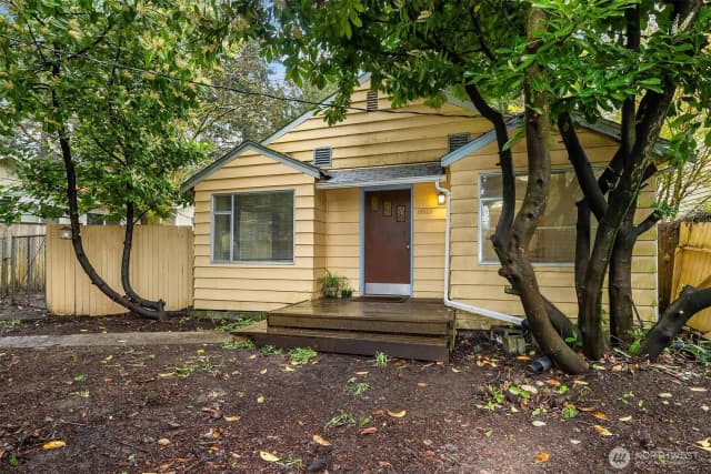 Property photo for 15527 Wallingford Avenue N, Shoreline
