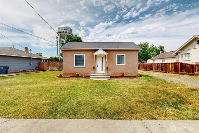 Property photo for 428 Se Date Street, College Place