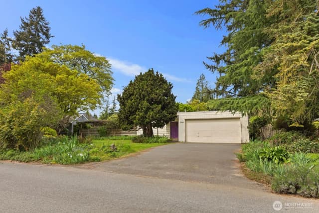 Property photo for 10434 Ne 17th Street, Bellevue