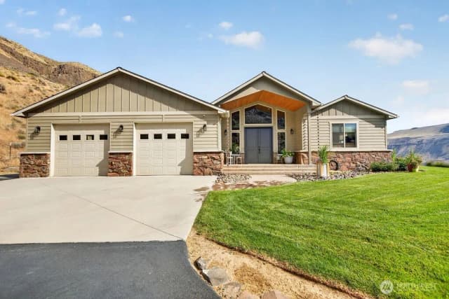 Property photo for 6696 Batterman Road, East Wenatchee