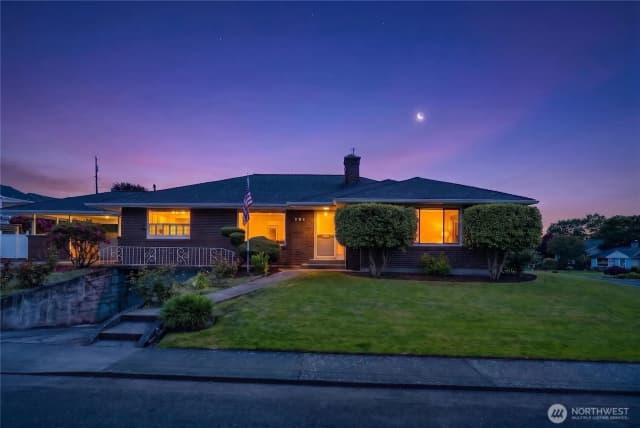Property photo for 901 Rucker Avenue, Everett