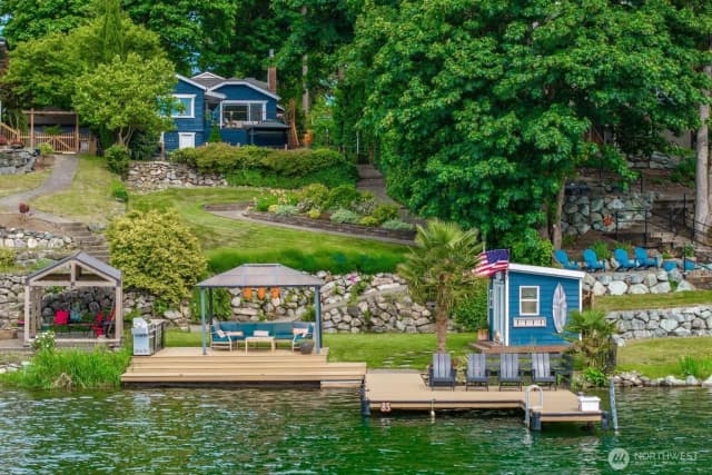 Property photo for 10040 Dekoven Drive Sw, Lakewood