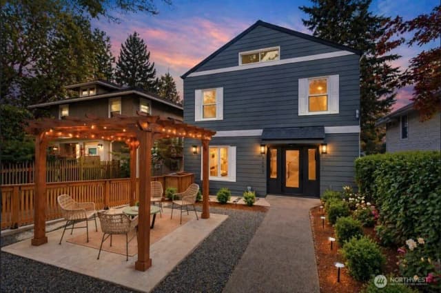Property photo for 2609 10th Avenue W, Seattle
