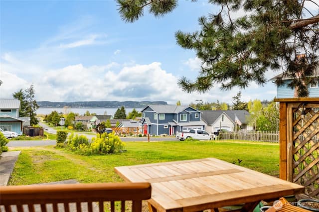 Property photo for 407 Ne 4th Street, Coupeville