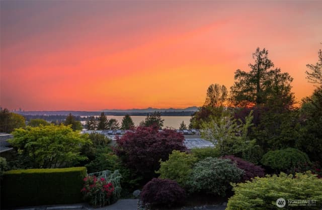 Property photo for 10419 Ne 53rd Street, Kirkland