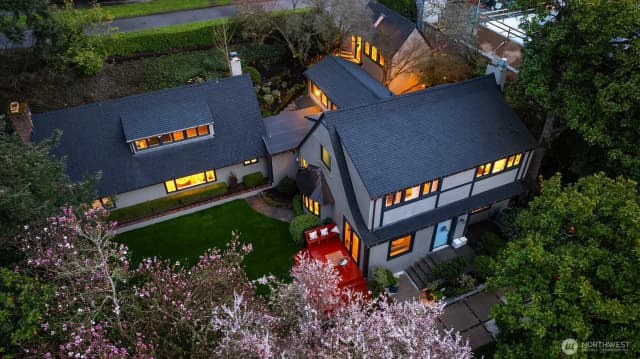Property photo for 3530 W Laurelhurst Drive Ne, Seattle