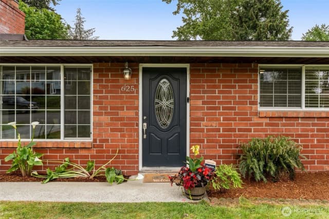 Property photo for 625 Sw 127th Street, Seattle