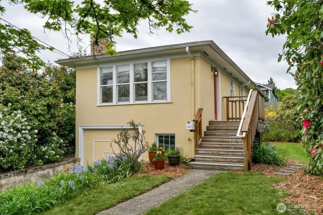 Property photo for 4008 Ne 56th Street, Seattle