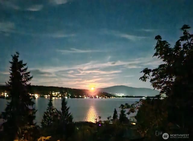 Property photo for 1120 W Lake Sammamish Parkway Se, Bellevue