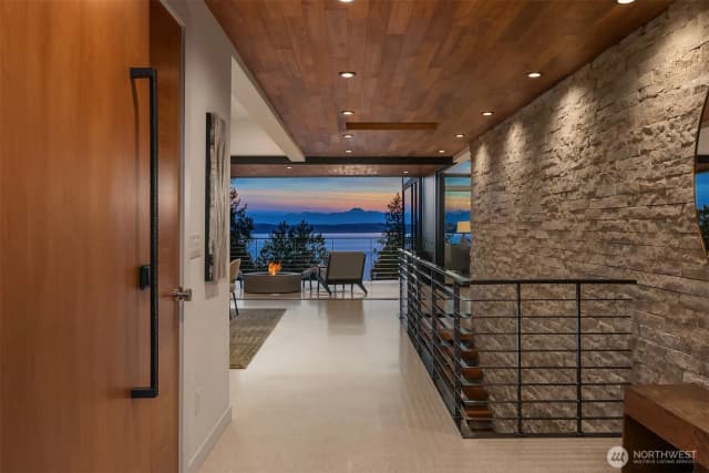 Property photo for 2825 Magnolia Boulevard W, Seattle