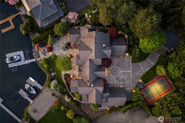Property photo for 3607 E Lake Sammamish Shore Lane Ne, Sammamish, WA 98074