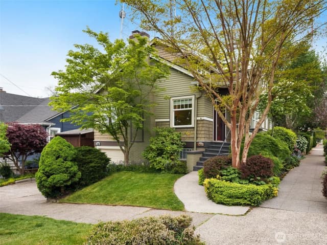 Property photo for 1423 Nob Hill Avenue N, Seattle