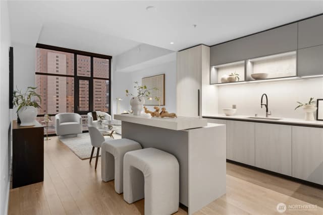 Property photo for 889 Avenue Square Ne #807, Bellevue