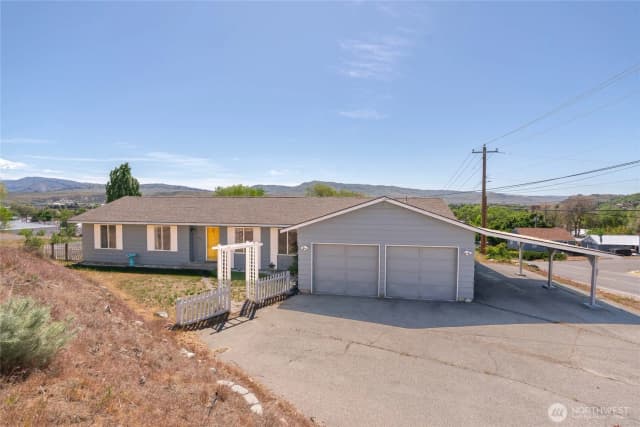 Property photo for 504 Ash Street, Omak