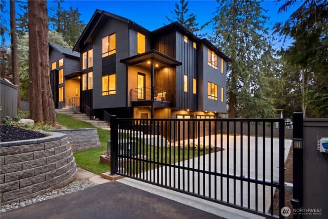 Property photo for 10411 Ne 17th Street, Bellevue