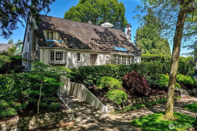 Property photo for 3822 S Court Street, Seattle