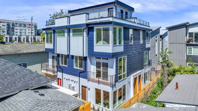 Property photo for 4404 S Othello St # D, Seattle