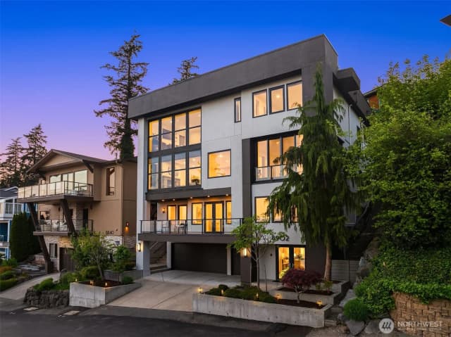 Property photo for 8902 Ne 117th Place, Kirkland