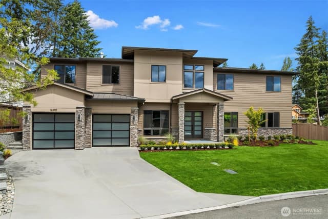 Property photo for 16390 Ne 1st Street, Bellevue