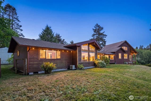Property photo for 38104 Hillview Lane Ne, Hansville