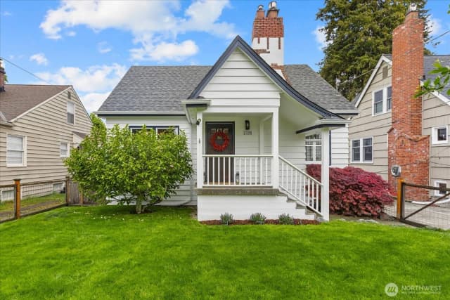 Property photo for 1020 Ne 100th Street #1, Seattle