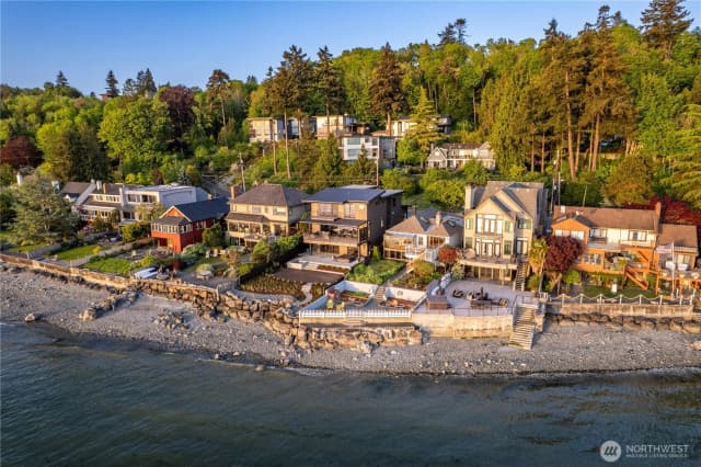 Property photo for 5637 Beach Drive Sw, Seattle