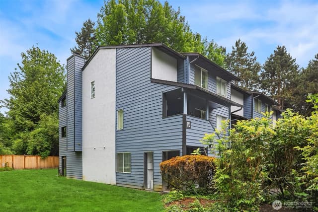 Property photo for 170 Newport Way Nw #d31, Issaquah, WA 98027
