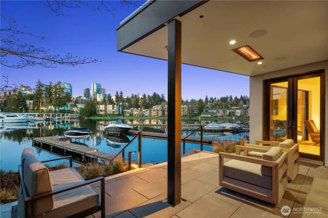 Property photo for 9810 Se Shoreland Drive, Bellevue