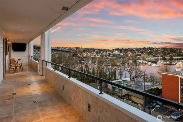 Property photo for 2565 Dexter Avenue N #401, Seattle