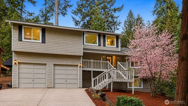 Property photo for 21633 Ne 29th St, Sammamish, WA 98074