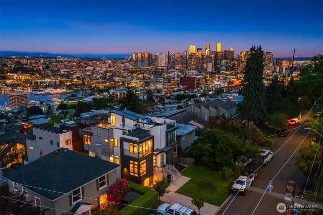 Property photo for 1516 Bigelow Avenue N, Seattle