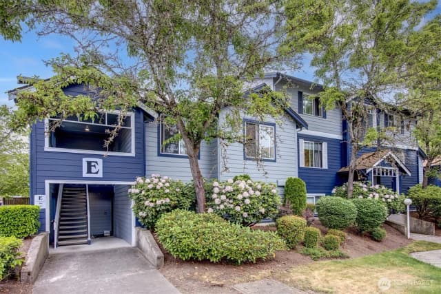 Property photo for 10825 Se 200th Street #e202, Kent