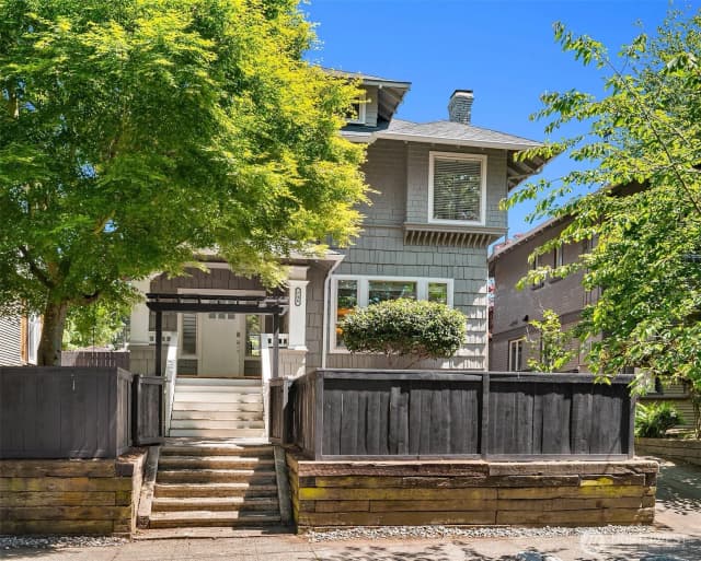 Property photo for 746 Broadway E, Seattle