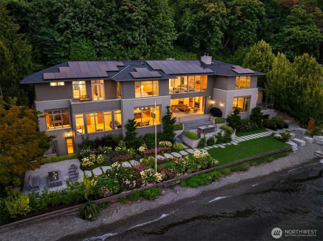 Property photo for 4911 Ne Laurelcrest Lane, Seattle