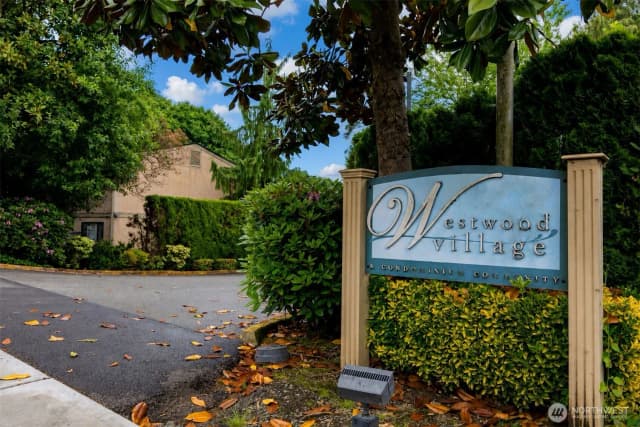Property photo for 10037 Ne 138th Place #d2, Kirkland
