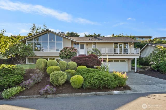 Property photo for 235 174th Place Ne, Bellevue