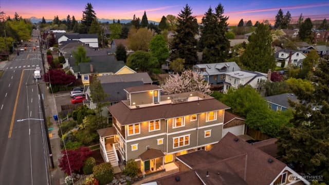 Property photo for 400 Ne 50th Street, Seattle