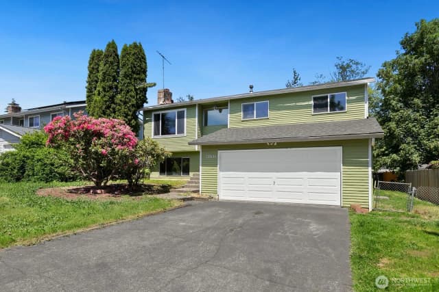 Property photo for 12630 Se 215th Street, Kent