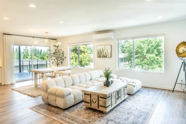 Property photo for 15558 Ne 15th Place #301, Bellevue