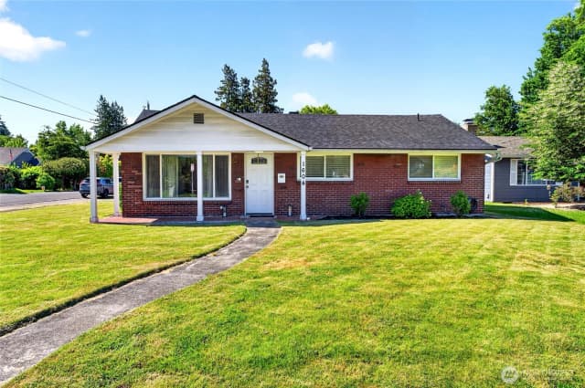 Property photo for 1604 W Pioneer Avenue, Puyallup