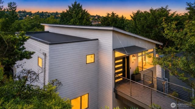 Property photo for 311 34th Avenue E, Seattle