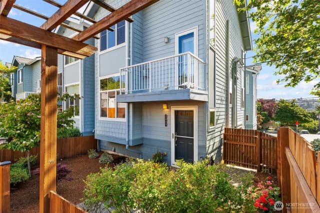 Property photo for 2400 W Boston Street, Seattle, WA 98199