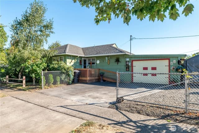 Property photo for 971 19th Avenue, Longview