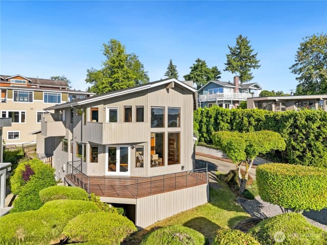 Property photo for 3310 Lake Washington Boulevard N, Renton
