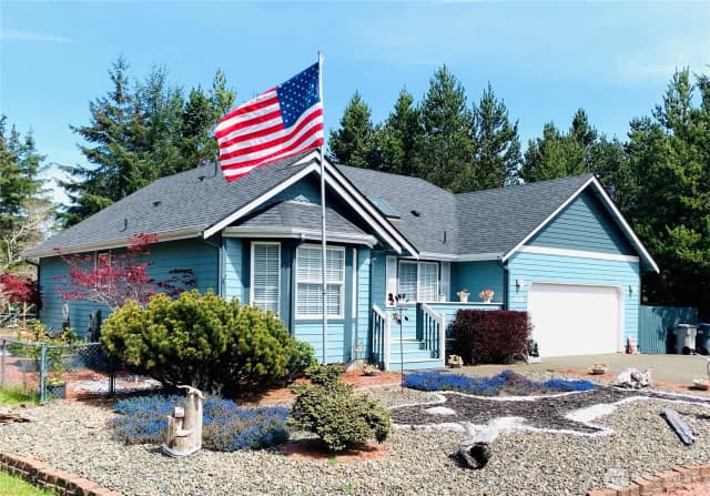 Property photo for 419 Lake West Loop Ne, Ocean Shores