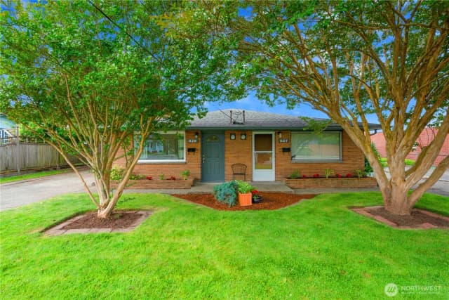 Property photo for 827 N 1st Street, Renton