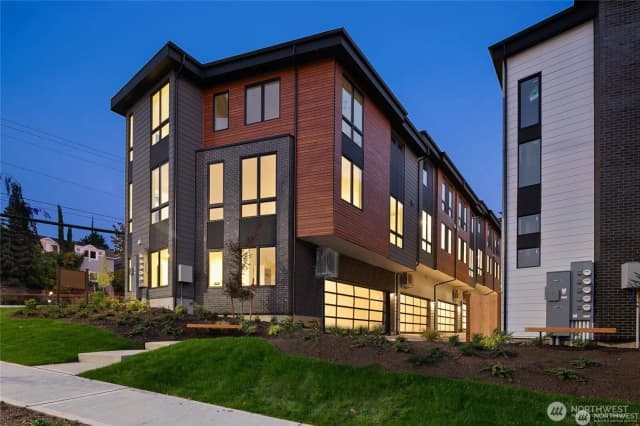 Property photo for 117 6th Street #e, Kirkland