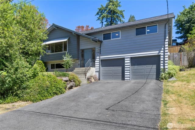 Property photo for 203 105th Avenue Se, Bellevue