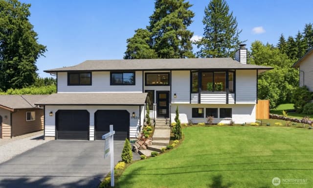 Property photo for 19624 62nd Avenue Ne, Kenmore