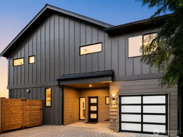 Property photo for 12910 Ne 70th Place, Kirkland